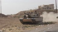 Hlavní údernou sílu irácké armády při postupu na Mosul tvoří tanky M1A1M Abrams. V roce 2014 jich Irák vlastnil 140, ale odhaduje se, že přibližně třetinu z nich již ztratil v boji s Islámským státem.