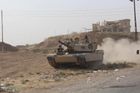 Hlavní údernou sílu irácké armády při postupu na Mosul tvoří tanky M1A1M Abrams. V roce 2014 jich Irák vlastnil 140, ale odhaduje se, že přibližně třetinu z nich již ztratil v boji s Islámským státem.