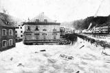 Povodně 1890, Karlovy Vary (fotomontáž).
