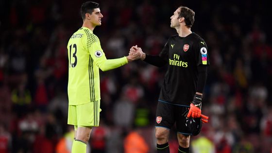 Brankáři Petr Čech a Thibaut Courtois se znovu potkali v sobotu. Tentokrát byl jasně úspěšnější český gólman nyní už ve službách Arsenalu. ývalý hráč Chelsea, jen