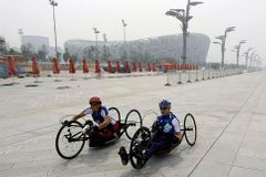 Postižení: Hrdinové na paralympiádě, v Číně pro ostudu