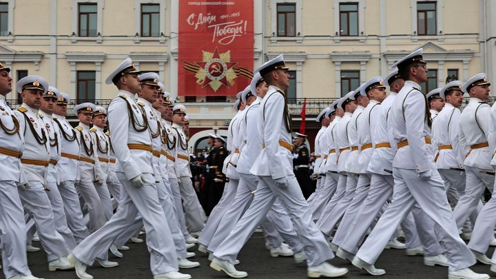 "Nepřepisujte naši historii." Rusové pojali přehlídku v Moskvě jako vzkaz Západ
