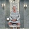 Na WC Královna Alžběta