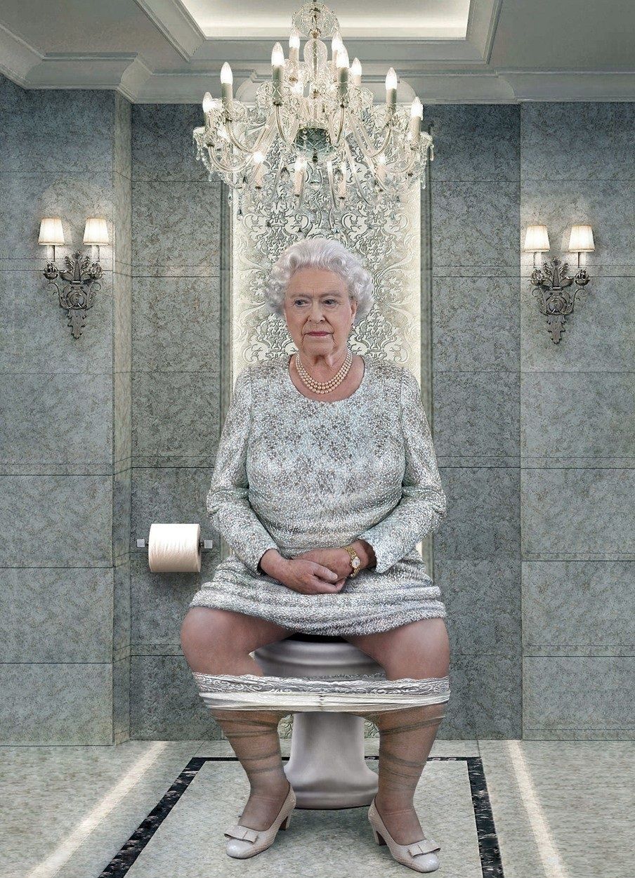 Na WC Královna Alžběta
