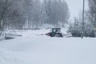 Řidiče na Valašsku trápí ledové koleje a mlha