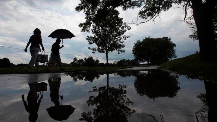 Do středy bude pršet, pak se vrátí zimní počasí. Sněžit bude i v nižších polohách; Zdroj foto: Reuters