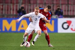 Fotbalová lvíčata dál čekají na výhru, padla i s Anglií