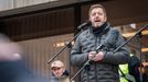 Ministr vnitra Vít Rakušan (STAN) před demonstranty za lepší podmínky pro bezpečnostní sbory, 21. listopadu 2024