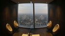 ATTENTION EDITORS - EMBARGOED FOR PUBLICATION TO 00:01 GMT JANUARY 11, 2013 Toilets are seen on the 69th floor at the Shard, western Europe's tallest building, in London January 8, 2013. The View, the public viewing deck accessible by high speed elevators on the 309 metre (1013 feet) Shard building, opens on February 1. Picture taken January 8, 2013. REUTERS/Stefan Wermuth (BRITAIN - Tags: TRAVEL CITYSCAPE) TEMPLATE OUT Published: Led. 10, 2013, 12:05 odp.