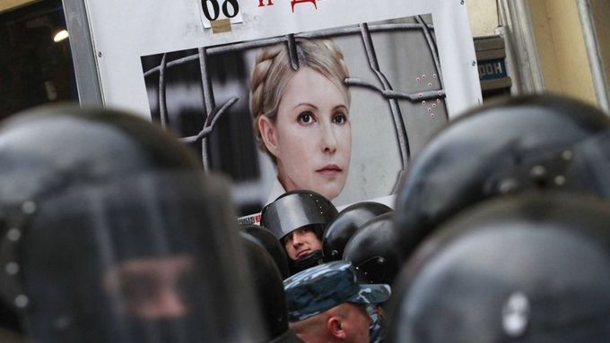 Uvěznění Tymošenkové vyhnalo Ukrajince do ulic. Zmobilizovala je opozice