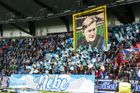 Fanoušci Baníku předvedli v ochozech vítkovického stadionu před duelem druhé ligy s Olomoucí krátce po sobě nebe,...