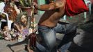 REFILE - ADDING ADDITIONAL CAPTION INFORMATION A hooded penitent with a bloodied back prays in front of an image of Jesus Christ during Maundy Thursday Lenten rites in Mandaluyong city, metro Manila March 28, 2013. Maundy Thursday or Holy Thursday is the day Christians commemorate the Last Supper of Jesus Christ. Holy Week is celebrated in many Christian traditions during the week before Easter. REUTERS/Romeo Ranoco (PHILIPPINES - Tags: POLITICS RELIGION SOCIETY) Published: Bře. 28, 2013, 5:57 dop.