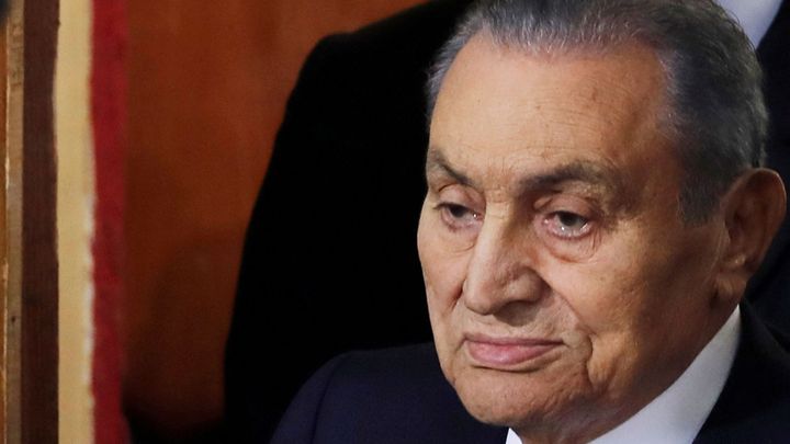 Egypt uctil bývalého prezidenta Mubaraka pohřbem s vojenskými poctami