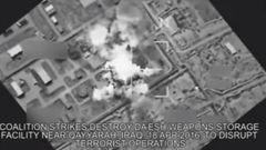 Bombardér B-52 během operace v Sýrii.