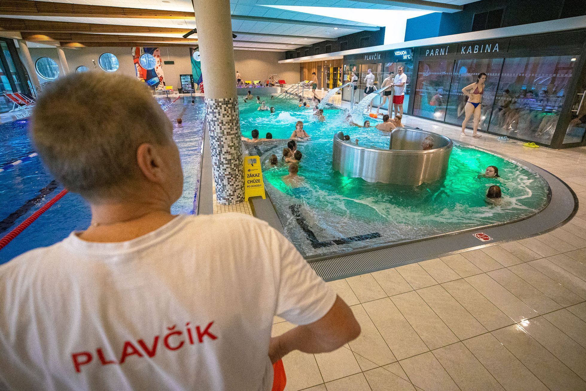 Vrchlabí - bazén, Aquacentrum Vrchlabí, a poloprázdná sjezdovka - Skiareál Kněžický vrch