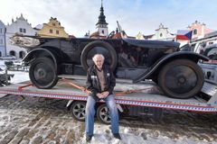 Sbírka stovky vozů Praga je novým českým rekordem. Je mezi nimi i Masarykovo auto