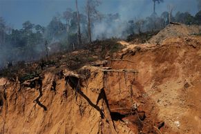Foto: Vesnice zlatokopů a teď těžaři. Amazonský prales trpí, Brazílie otevřela jeho chráněnou část