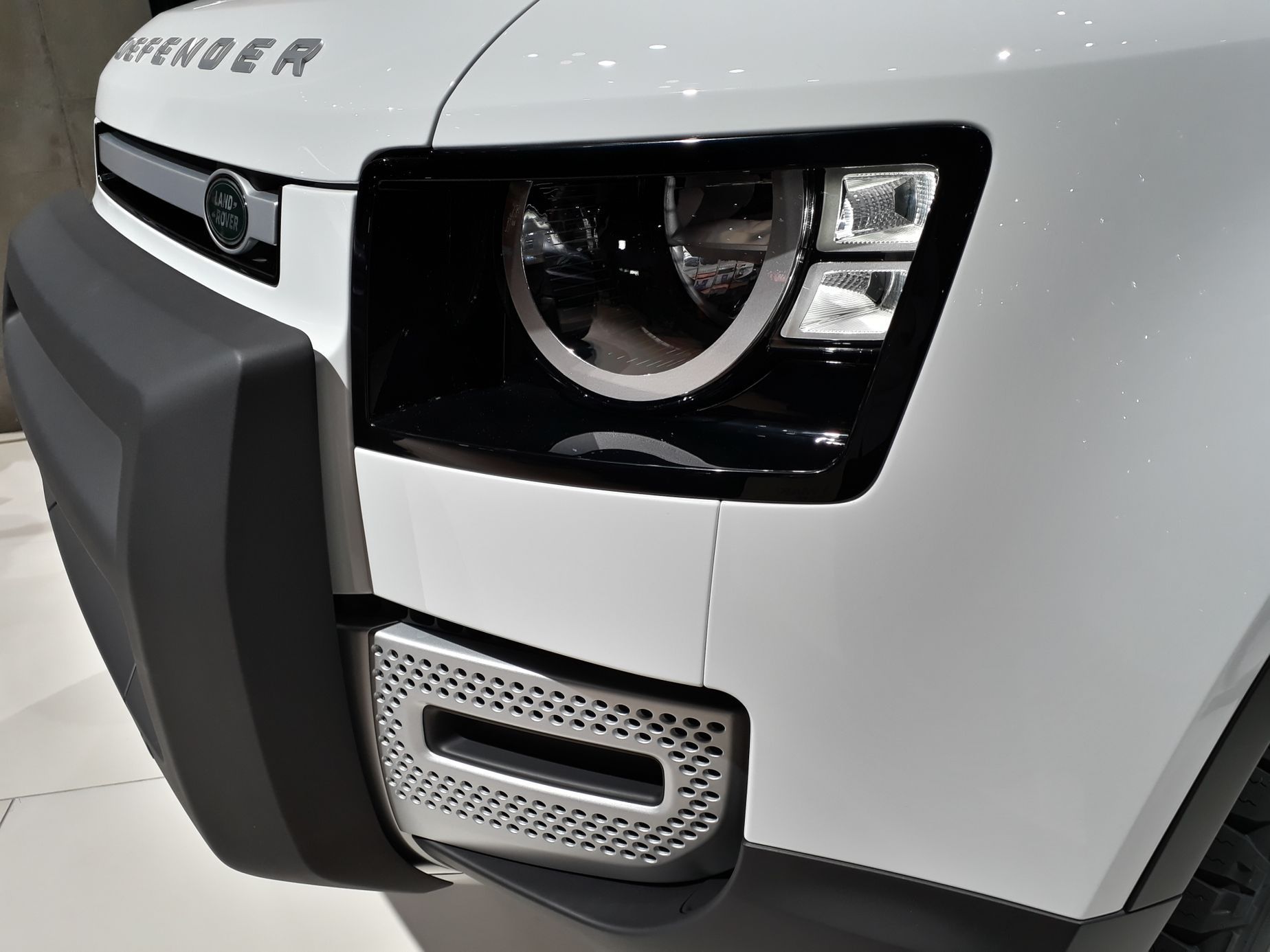 Land Rover Defender živě na IAA