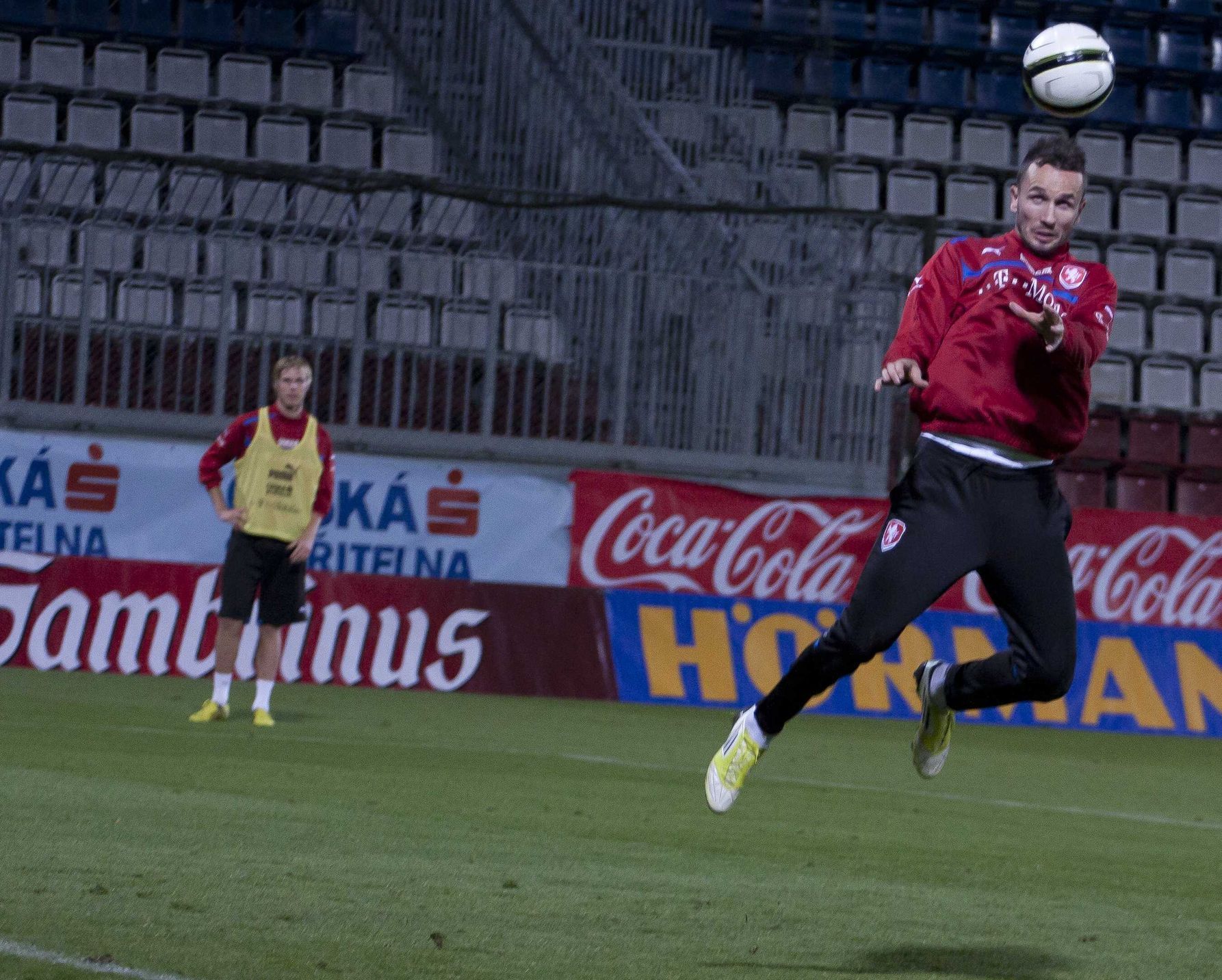 Český fotbalista Tomáš Sivok na tréninku před přátelským utkáním se Slovenskem v Olomoucu v listopadu 2012.