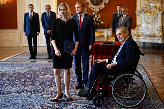 Prezident Miloš Zeman jmenoval nové členy bankovní rady ČNB. Viceguvernérkou ČNB se stala Eva Zamrazilová, členy rady pak Karina Kubelková (na snímku) a Jan Frait.