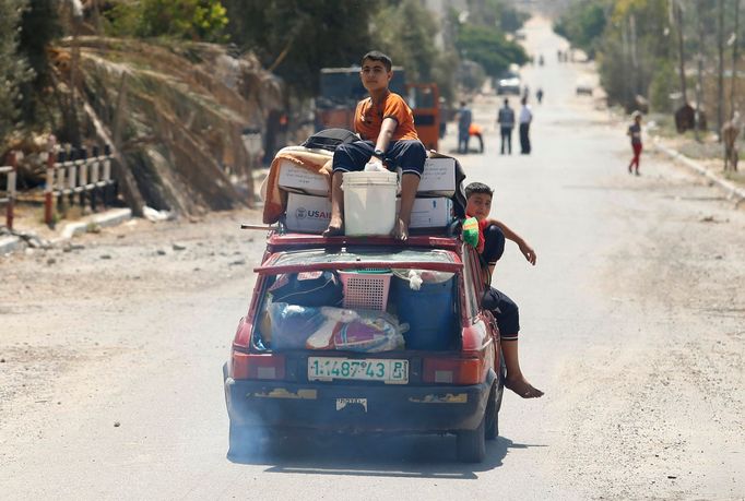 Palestinci se vrací do zničených domovů během dvaasedmdesátihodinového příměří.