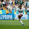 Carlos Vela dává gól v zápase Jižní Korea - Mexiko na MS 2018