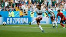 Carlos Vela dává gól v zápase Jižní Korea - Mexiko na MS 2018