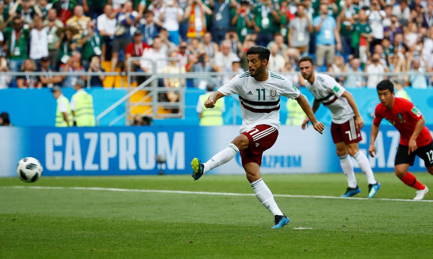 Carlos Vela dává gól v zápase Jižní Korea - Mexiko na MS 2018