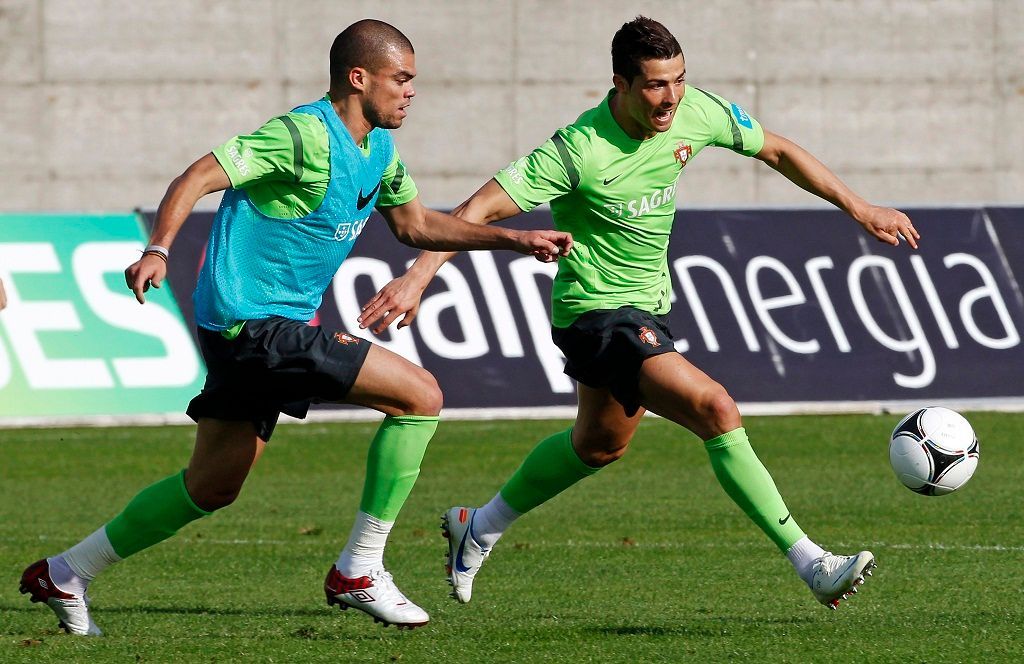 Portugalská fotbalová reprezentace, trénink na Euro 2012 (Pepe a Cristiano Ronaldo)