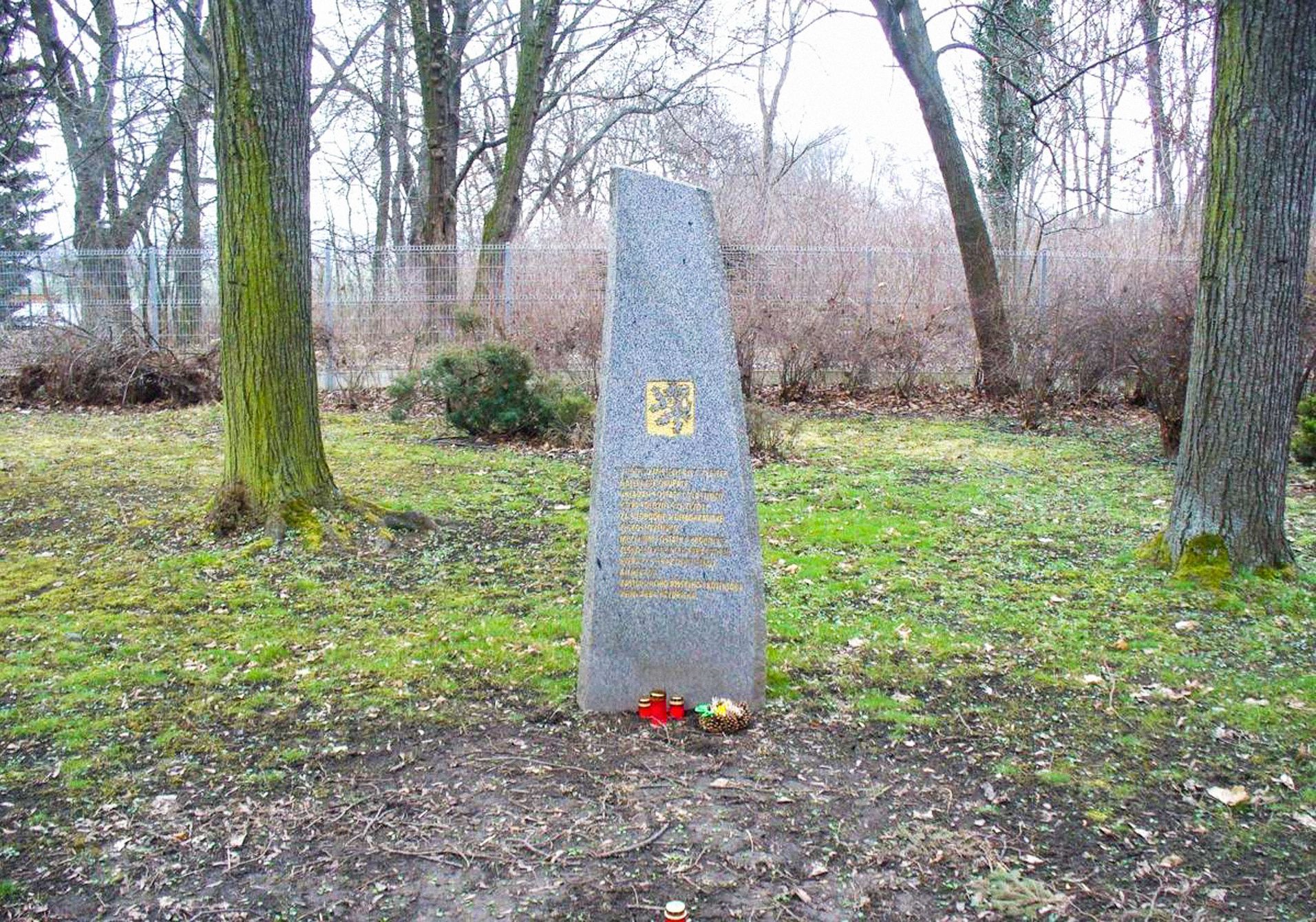 Památník parašutistům, Ďáblický hřbitov
