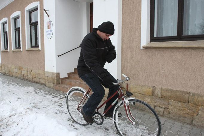 Starosta vyráží za dalším cílem. Chce svou obec zbavit i závislosti na ropovodech a vyrábět vlastní bionaftu