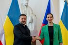 Zelenskyj dorazil do sněmovny, setkal se s Pekarovou Adamovou