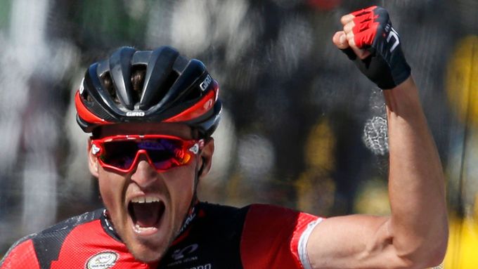 Begičan Greg Van Avermaet se raduje z vítězství