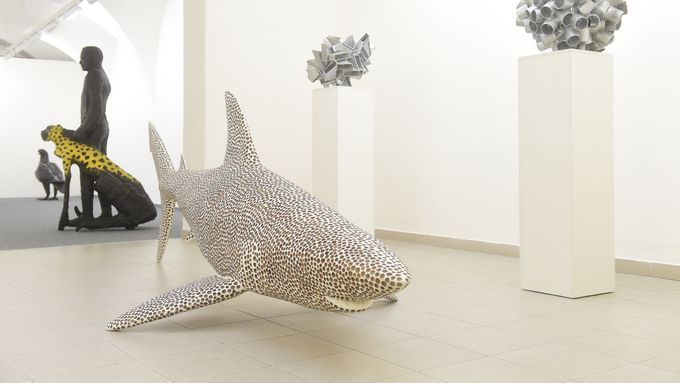Na snímku je socha Žralok od Michala Gabriela.