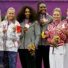 Medailové složení čtyřhry žen na olympijských hrách - A. Hlaváčková, L. Hradecká, S. a V. Williamsovy, M. Kirilenková a N. Petrovová