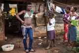 Čestné ocenění v kategorii každodenní život získala česká fotografka Jana Ašenbrennerová, která v Demokratické republice Kongo fotografovala komunitu gayů.