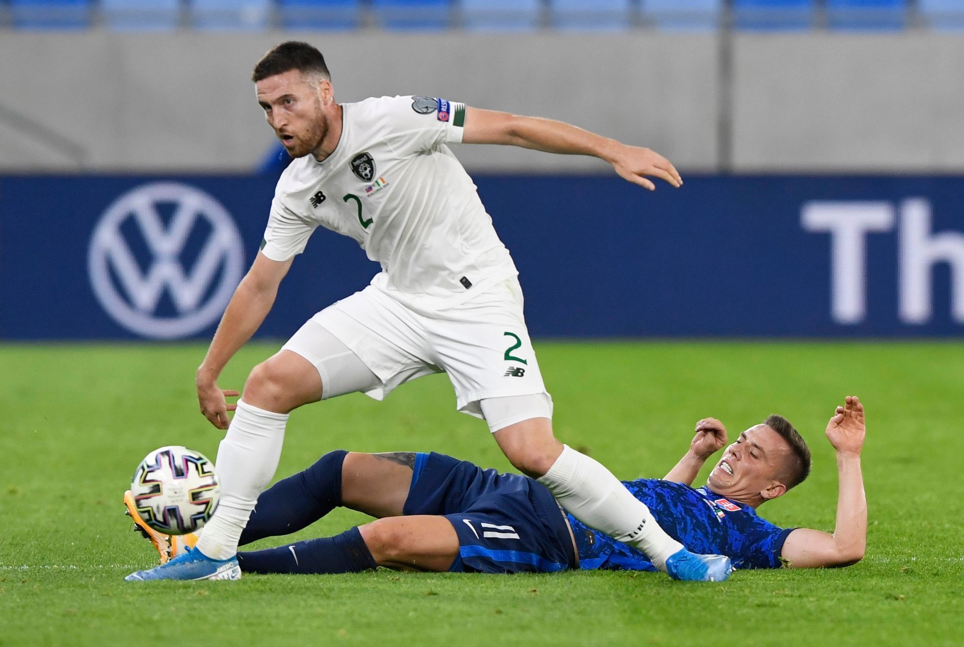 fotbal, kvalifikace Euro 2020 play off - Slovensko - Irsko Matthew Doherty in action with Slovakia’s Jaroslav Mihalík