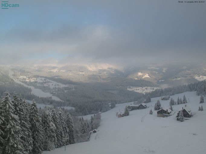 Záběr kamery ČHMÚ v Peci pod Sněžkou ve čtvrtek 14. listopadu 2019 ráno