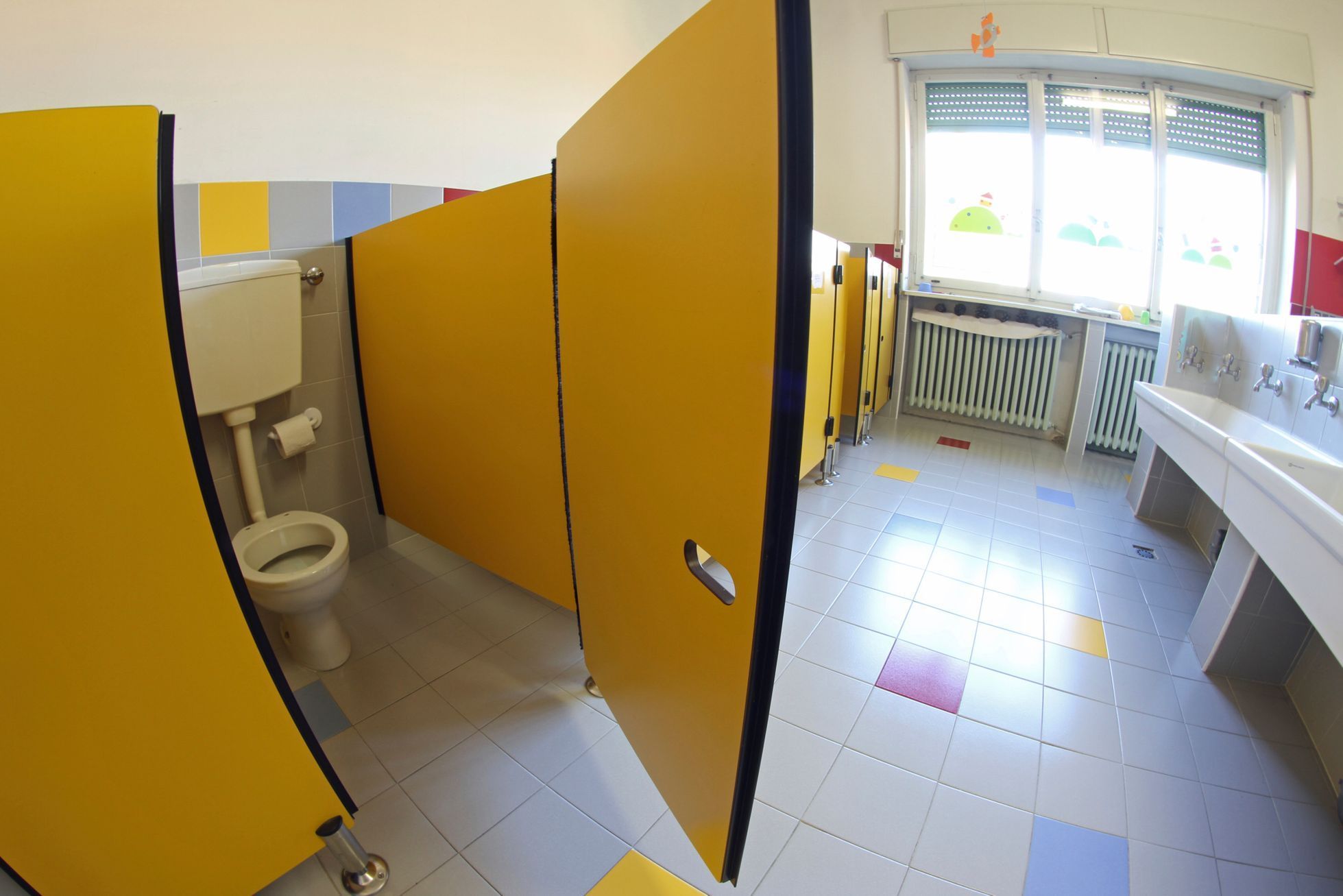 Škola - záchod - wc