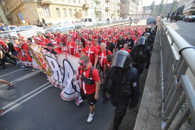 Pochod fanoušků Slavie na derby