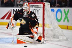 Dostál druhou nulou v NHL dovedl Anaheim k výhře. Ivan má první bod v NHL