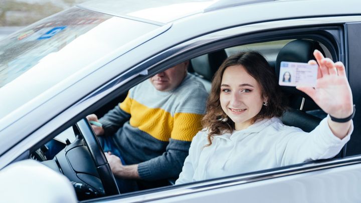 Do testů v autoškole míří nové otázky. Týkají se i cyklistů a budou mezi nimi videa; Zdroj foto: Shutterstock
