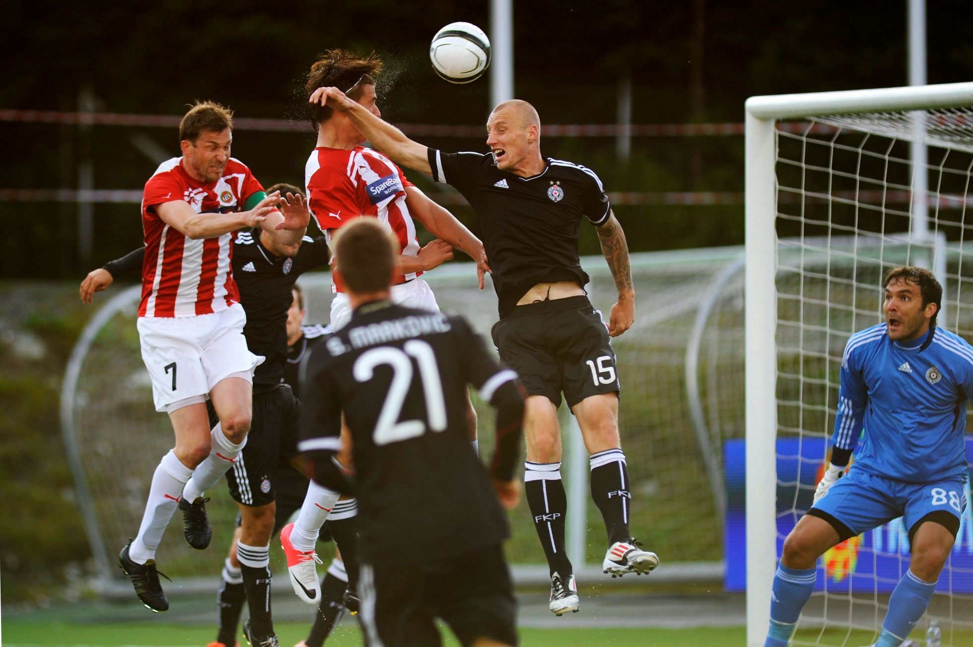 Utkání play off Evropské ligy mezi Tromsö a Partizanem Bělehrad