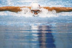 Vracející se Phelps porazil Lochteho i na znakařské stovce