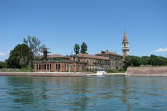 Turisté nežádoucí. Přízračný ostrov v Benátkách se promění v ráj pro místní
