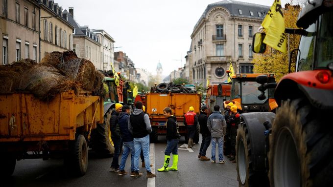 Francouzští zemědělci protestují proti dohodě Mercosur.