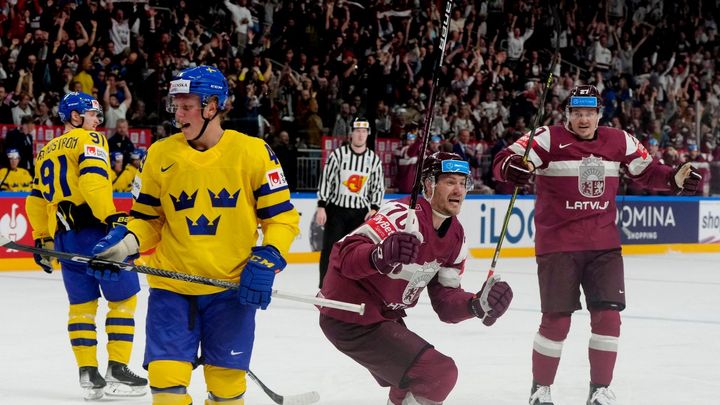 Riga explodovala nadšením. Lotyši senzačně vyřadili Švédsko, v semifinále čeká Kanada; Zdroj foto: Reuters