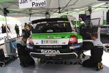 Továrního jezdce Škody Motorsport Jana Kopeckého připravil o 25. domácí výhru v řadě defekt, úřadující šampion WRC2 skončil druhý.
