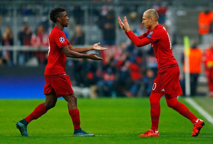 Bayern Munich's Kingsley Coman comes off for Arjen Robben Reuters / Michael Dalder Livepic EDITORIAL USE ONLY.