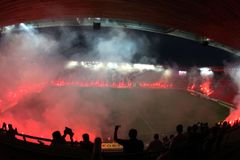 Slavia porazila Hajduk, zápas ukončili fanoušci